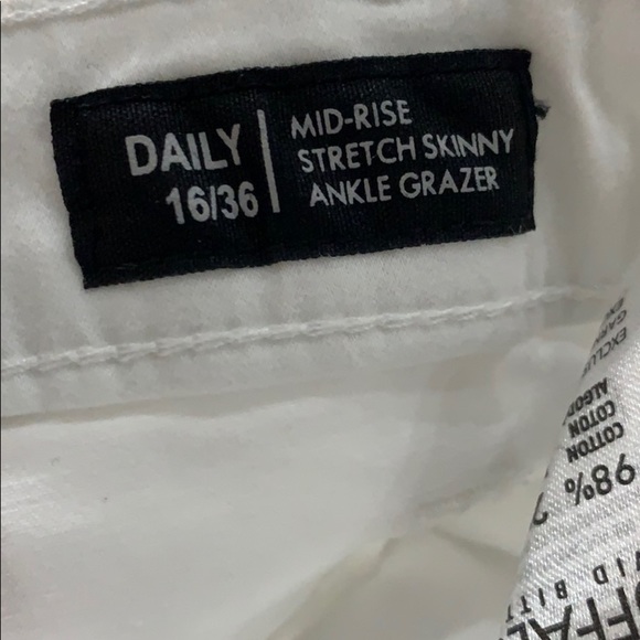 Buffalo David Bitton White Ankle Grazer Sz. 16 - Picture 3 of 4